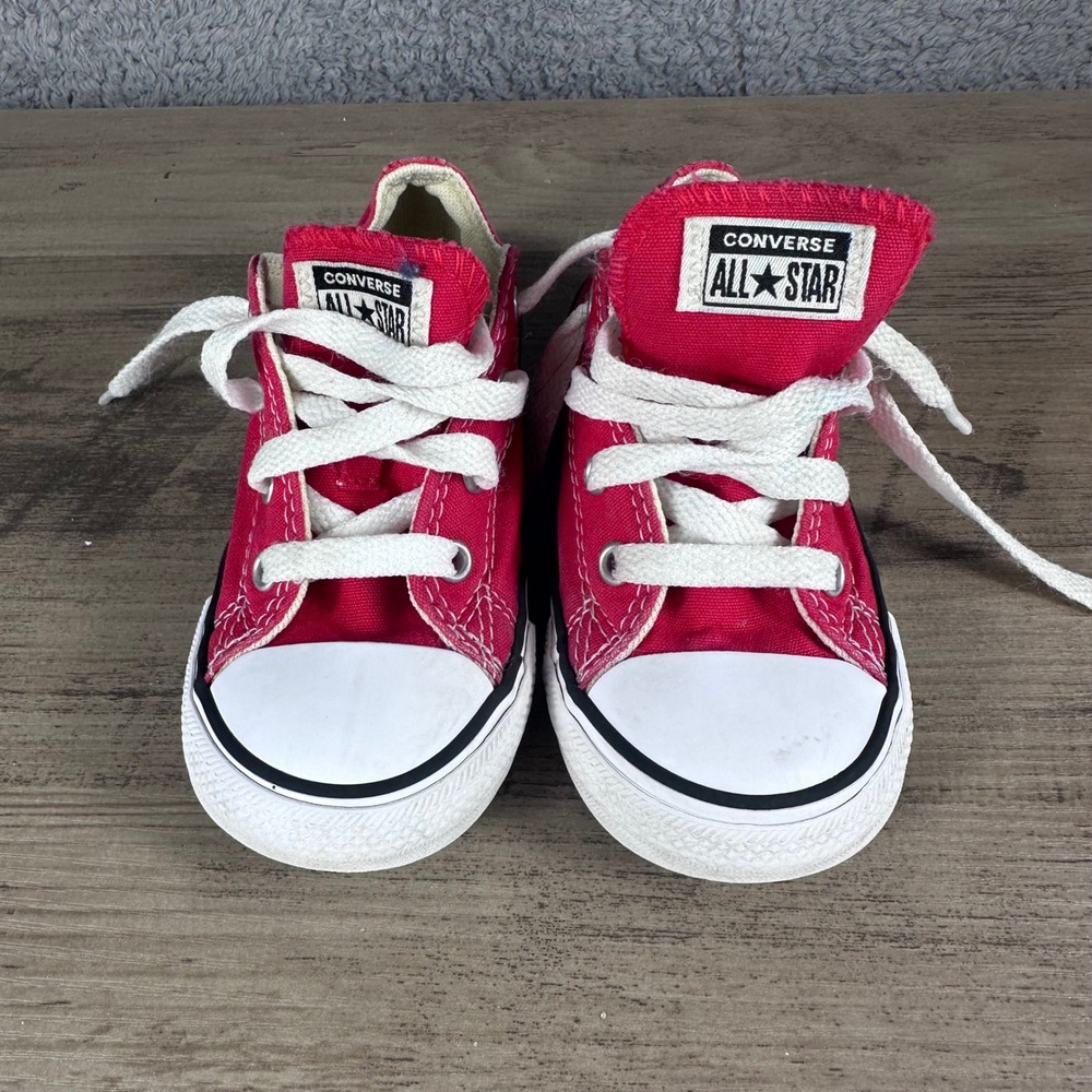 Converse Chuck Taylor All Star Infant Size 8 Red Low Top Canvas Sneakers 7J236